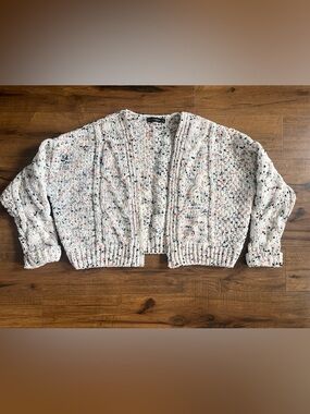 Moon & Madison Cropped Cream Speckled Cable Knit Cardigan Sweater